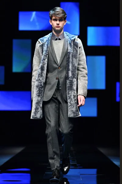 Look 11